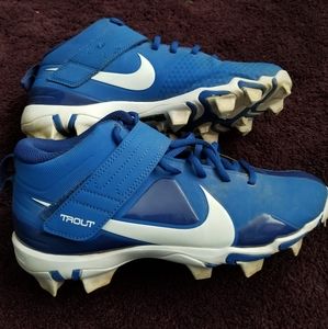 Baseball cleats